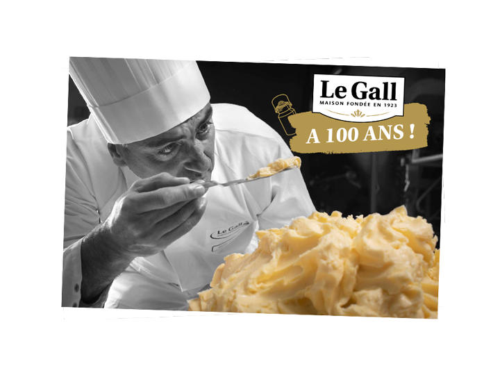 Philippe Nataf, maitre beurrier chez Maison Le Gall contrôlant la qualité du beurre selon lal tradition. Logo Le Gall maison fondée en 1923 a 100 ans !
